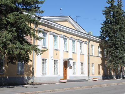 Казармы лейб-гвардии Уланского полка (с воротами, каменной оградой и территорией)