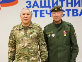 В Якутске вручили нагрудные знаки «Доброволец Донбасса» ветеранам СВО