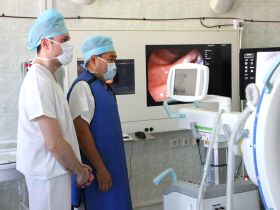 В Якутске провели операцию лазером 61-летнему пациенту с крупным желчным камнем