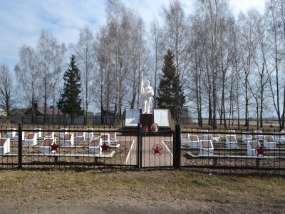 Братская могила 175 советских воинов, погибших в 1943 г. в боях с немецко-фашистскими захватчиками при освобождении деревни
