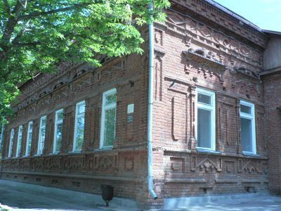 Дом жилой (ныне - центральная городская библиотека)