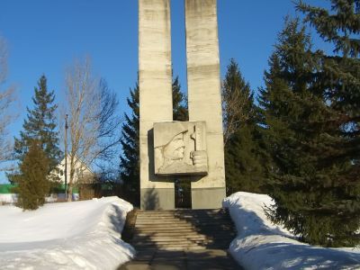 Памятник воинам-землякам, павшим в боях за Родину 1941-45 гг.