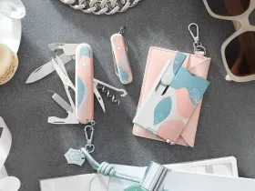 Швейцарская карта Victorinox Swiss Card Classic Paris Style в подарочной коробке розовая