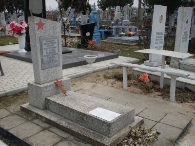 Братская могила 5 советских воинов, погибших в боях с фашистскими захватчиками