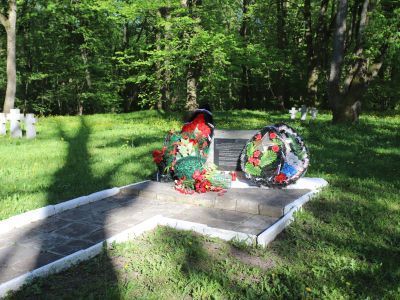 Памятник на могиле радистки разведгруппы «Сокол» Тамары Васильевой
