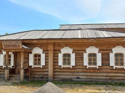 Дом жилой с торговой лавкой купца 3-й гильдии В.Ф. Войнова из п. Кутулик Аларского района, который посещал всемирно известный советский драматург А.В. Вампилов, и увековечил в одном из своих произведений