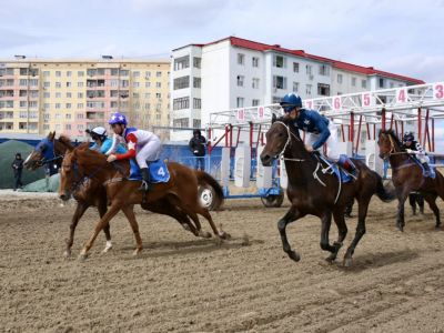 Рекорд Победы: жеребец Аксель обновил достижение Якутии на открытии сезона-2026