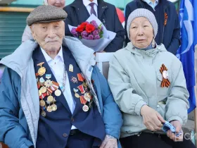 В Якутске чествовали ветерана Великой Отечественной войны в рамках акции «Поём двором»