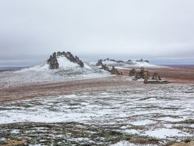 Арктическая снегоходная экспедиция «К Каменным Людям Сундуруна через кряж Суор Уйата». Сопутствующая рыбалка на трофейного арктического гольца