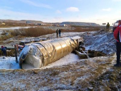 В Якутии произошел разлив нефтепродуктов из-за ДТП с бензовозом у реки Ирелях