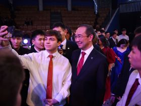 Лучших школьников чествовали на Ёлке главы Якутии