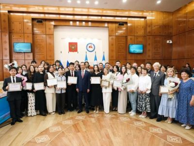 В Якутии 87 стобалльников ЕГЭ получили премии по 100 тысяч рублей