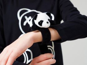 Игрушка-браслет меховой на руку - Панда