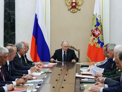 Путин обсудил с Совбезом стратегию развития Арктики и вопросы безопасности