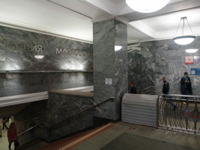 Наземный вестибюль, арх. Я.Г.Лихтенберг, Ю.П.Афанасьев