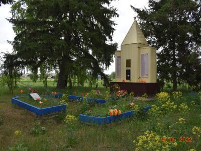 Братская могила коммунаров коммуны "Новый мир", убитых бандой Олиферова