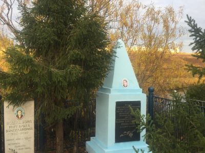 Могила Яновского Владимира Константиновича (1907 - 1955 гг.) - советского мерзлотоведа, создателя в 1936 г. полярной мерзлотной научно-исследовательской станции