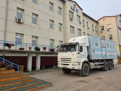 Мобильные офтальмологи проводят лазерные операции и осмотры в Мирнинском районе