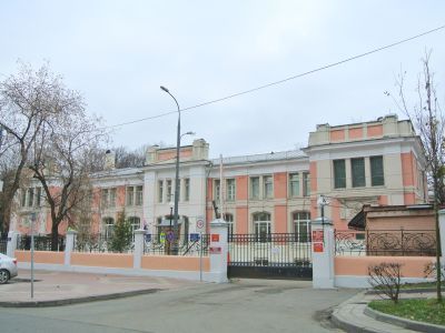 Морозовская детская городская клиническая больница, 1901-1915 гг., архитектор И.А.Иванов-Шиц. Построена на пожертвования потомственного почетного гражданина В.Е.Морозова. Здесь работали выдающийся педиатр, один из основателей больницы Н.Н.Алексеев, осново