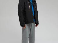 Горнолыжная куртка полуприлегающего силуэта