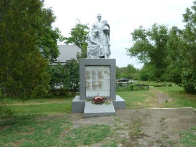 Памятник воинам-односельчанам, погибшим на фронтах Великой Отечественной войны