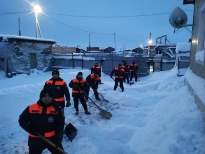 Спасатели Якутии продолжают оказывать помощь семьям участников СВО
