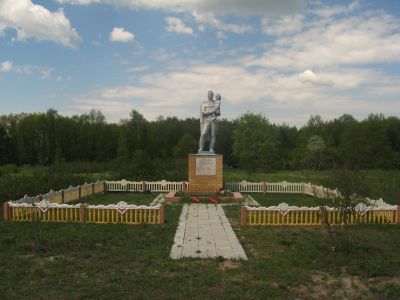 Братская могила советских воинов и партизан, погибших в боях с немецко-фашистскими захватчиками