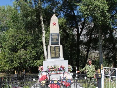 Обелиск воинам, павшим в  1941- 45 гг.