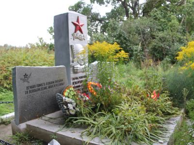 Братская могила воинов Советской Армии, погибших в 1944 г.