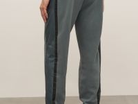 Спортивные брюки свободного силуэта с контрастной отделкой