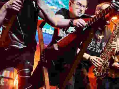 Новогодняя дискотека с Bis-Quit Band: Хиты 80-х, 90-х, 2000-х