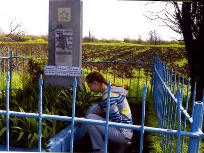 Братская могила 6 советских воинов, погибших в боях с фашистскими захватчиками