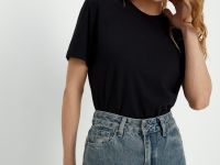 Футболка приталенного силуэта