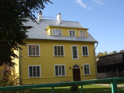 Бывший жилой дом