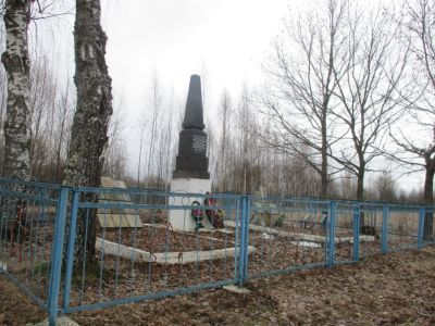 Воинское кладбище, где похоронены воины Советской Армии, погибшие в боях с немецко-фашистскими захватчиками в период Великой Отечественной войны 1941-1945 гг.