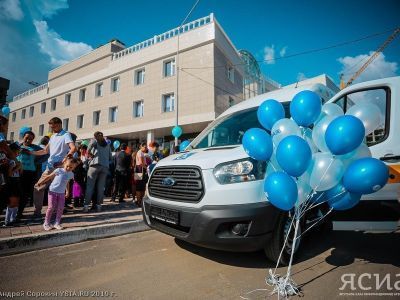 Дорога в светлое будущее. Алмазэргиэнбанк подарил школе №35 специализированный автобус