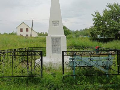 Памятник воинам-землякам, погибшим на фронтах Великой Отечественной войны