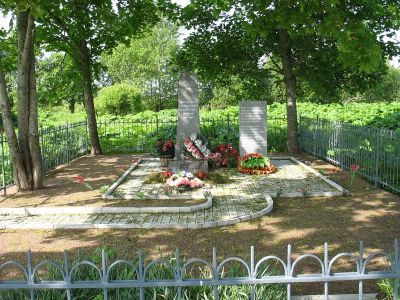 Братское захоронение советских воинов, партизан и подпольщиков, погибших в 1941-44 гг.