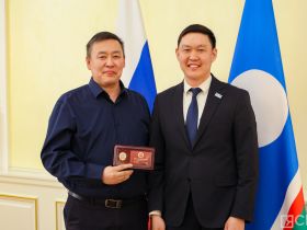 В Якутии отметили День радио и наградили работников связи