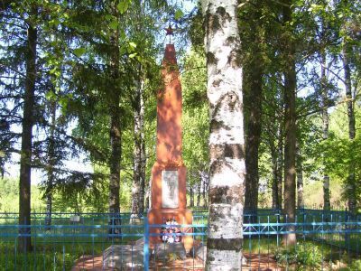 Братская могила 72 советских воинов и партизан, погибших в борьбе с немецко-фашистскими захватчиками в 1941-1943 гг.