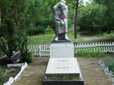 Памятник "Скорбящая мать"