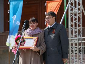 Фоторепортаж: трудовые династии и заслуженных работников Якутии чествовали 1 мая