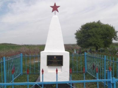 Братская могила красноармейцев, погибших за власть Советов в годы гражданской войны