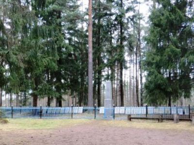 Братское захоронение военных моряков и других советских воинов, погибших в 1941-44 гг.