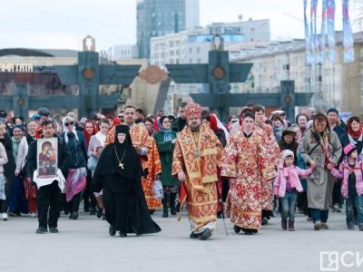 Фото и видео: в преддверии Дня Победы в Якутске прошёл традиционный пасхальный крестный ход
