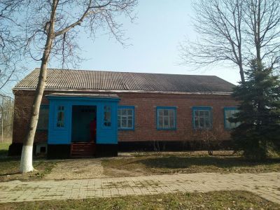 Здание, где на Михайловской машинно-тракторной станции работал знатный механизатор, бригадир комсомольско-молодежной бригады, Герой Социалистического Труда И.П. Шацкий