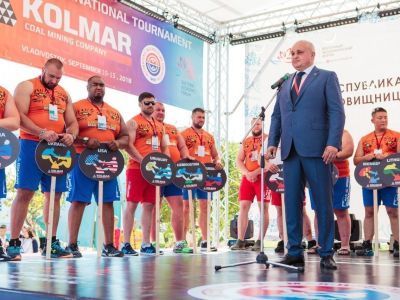 Сергей Цивилев открыл Международный турнир по мас-рестлингу на Восточном экономическом форуме