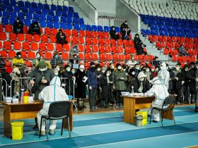 В Якутии COVID-19 переболели все, многие — не по разу. Вспомним, через что мы прошли