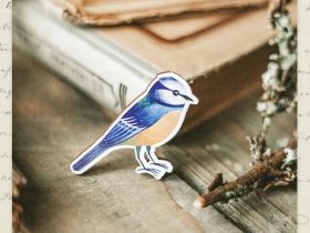 Деревянная брошка Дворникова А. "Синичка"