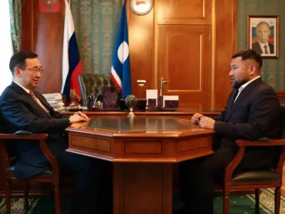 Айсен Николаев провел рабочую встречу с мэром Якутска Евгением Григорьевым
